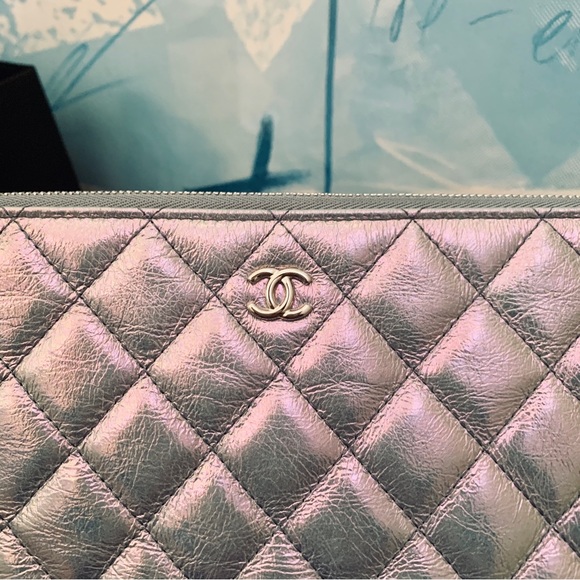 Authentic Chanel Iridescent Clutch - Picture 5 of 8